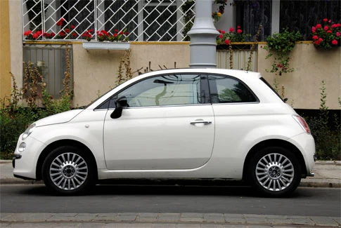 weißer Fiat 500 – Beispiel für Gebrauchtwagenankauf Calw